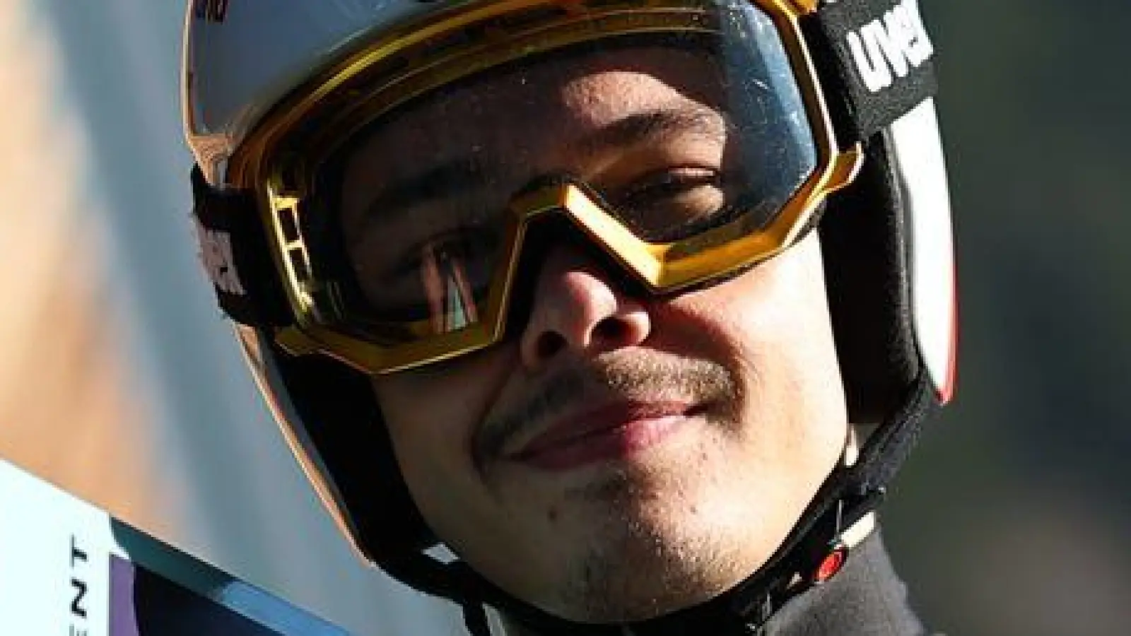 Philipp Raimund fällt nicht nur wegen seiner guten Skisprung-Form auf. (Foto: Daniel Karmann/dpa)