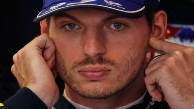 Max Verstappen ist genervt von den Spekulationen über seine Zukunft. (Archivbild) (Foto: Joan Monfort/AP/dpa)