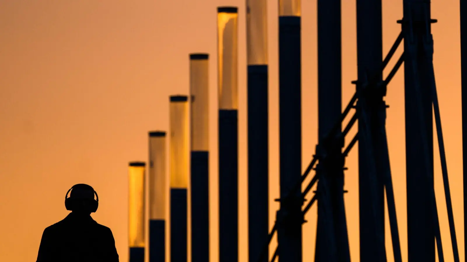 Vielfalt beim Musikstreaming: Design, Funktionen und Künstlervergütung unterscheiden sich je nach Dienst. (Foto: Julian Stratenschulte/dpa/dpa-tmn)