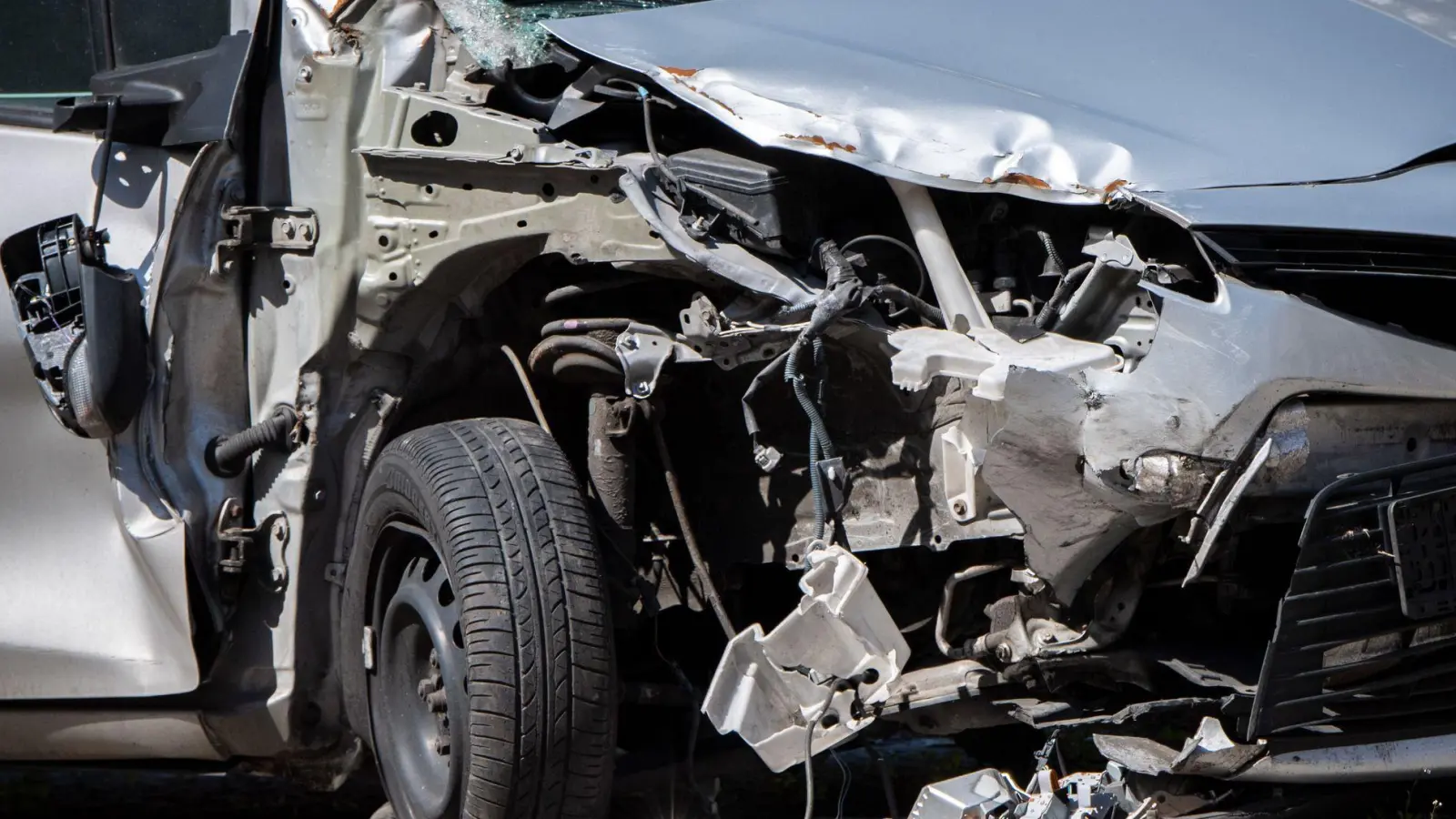Hilfreich: Die Internationale Versicherungskarte erleichtert nach einem Autounfall im Ausland die spätere Schadensmeldung bei der Versicherung. (Foto: Zacharie Scheurer/dpa-tmn)