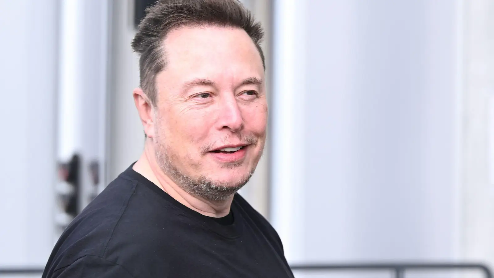 Elon Musk will, dass Apple netter zu seinen Apps ist. (Archivbild) (Foto: Sebastian Gollnow/dpa)