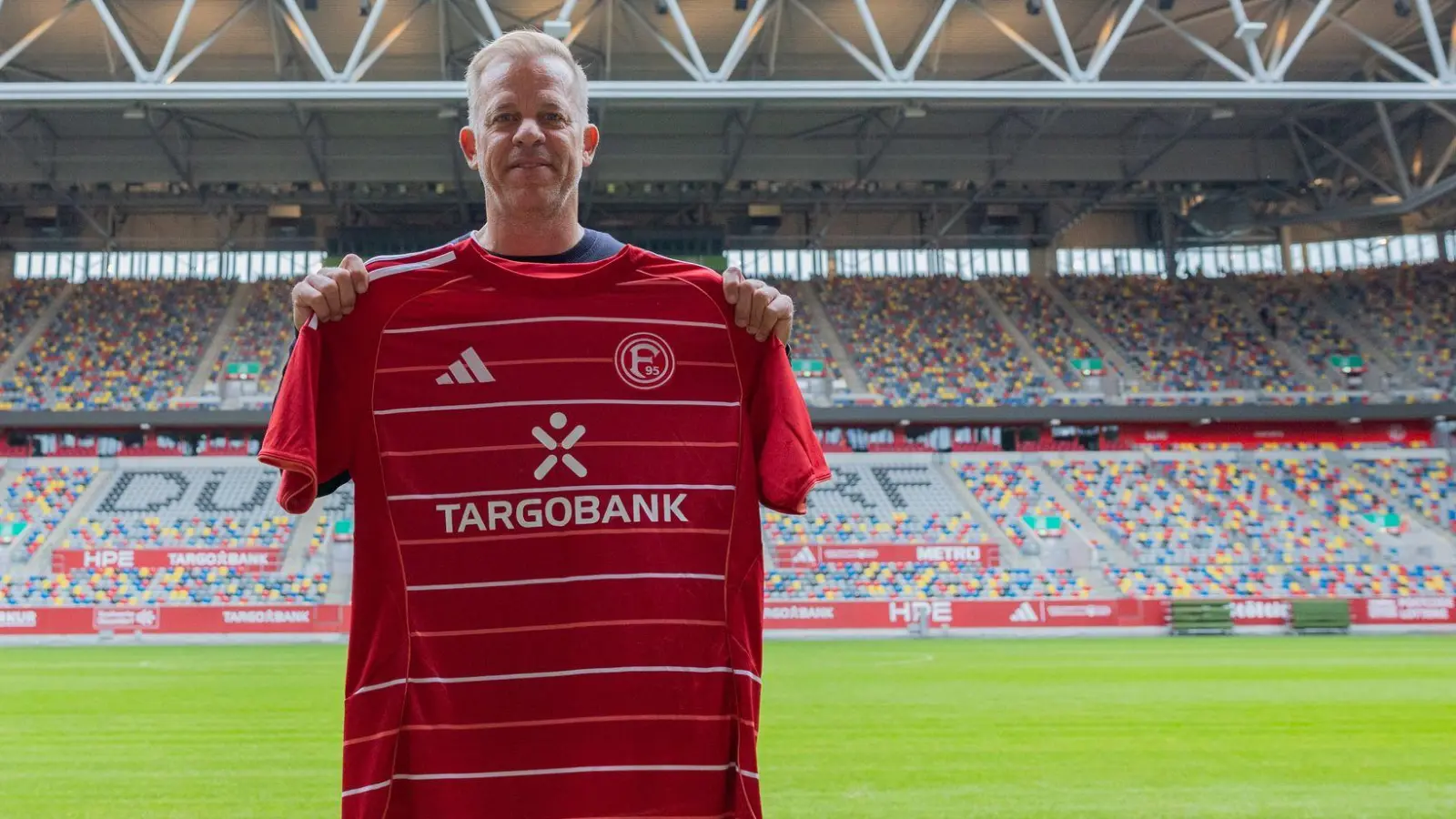 Markus Anfang leitete schon am Montag erstmals das Training in Düsseldorf. (Foto: Rolf Vennenbernd/dpa)