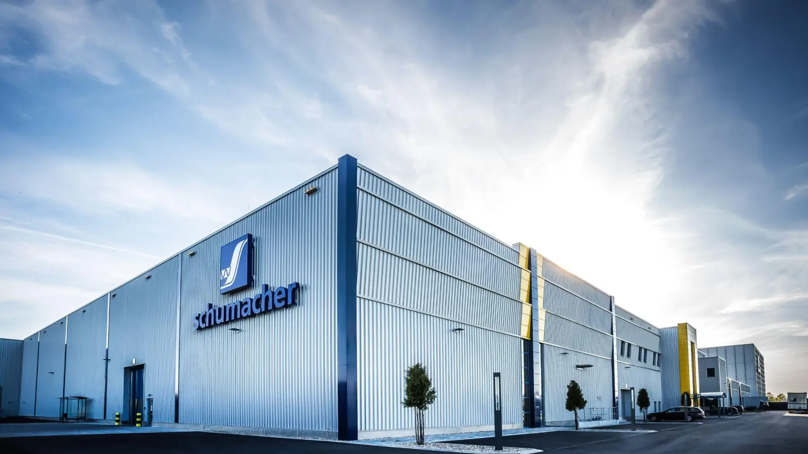 Schumacher steht auf einem Gebäude des Schumacher Packaging Unternehmens. (Foto: Schumacher Packaging GmbH/obs/Archiv)