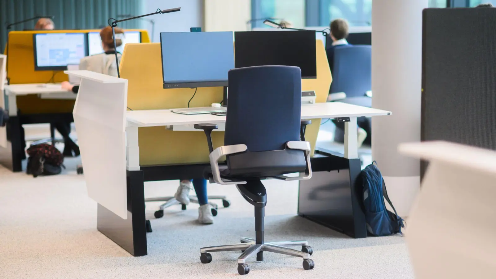 Ruhe im Büro? Viele wollen mehr Rücksicht beim Arbeiten (Foto: Philip Dulian/dpa/dpa-tmn)