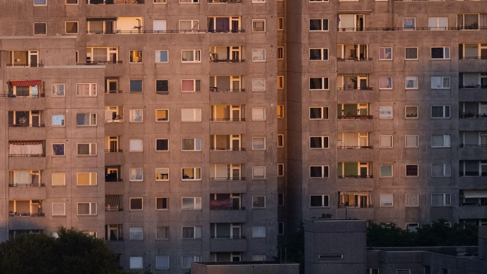 Linke, SPD und Grüne wollen private Wohnungsbestände in Berlin vergesellschaften. (Archivbild)  (Foto: Sebastian Gollnow/dpa)