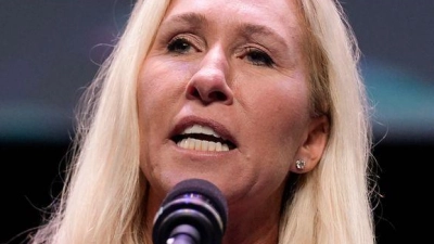 Vergangenes Jahr machte die Hardlinerin noch eifrig Wahlkampf für Trump. (Archivbild) (Foto: Evan Vucci/AP/dpa)