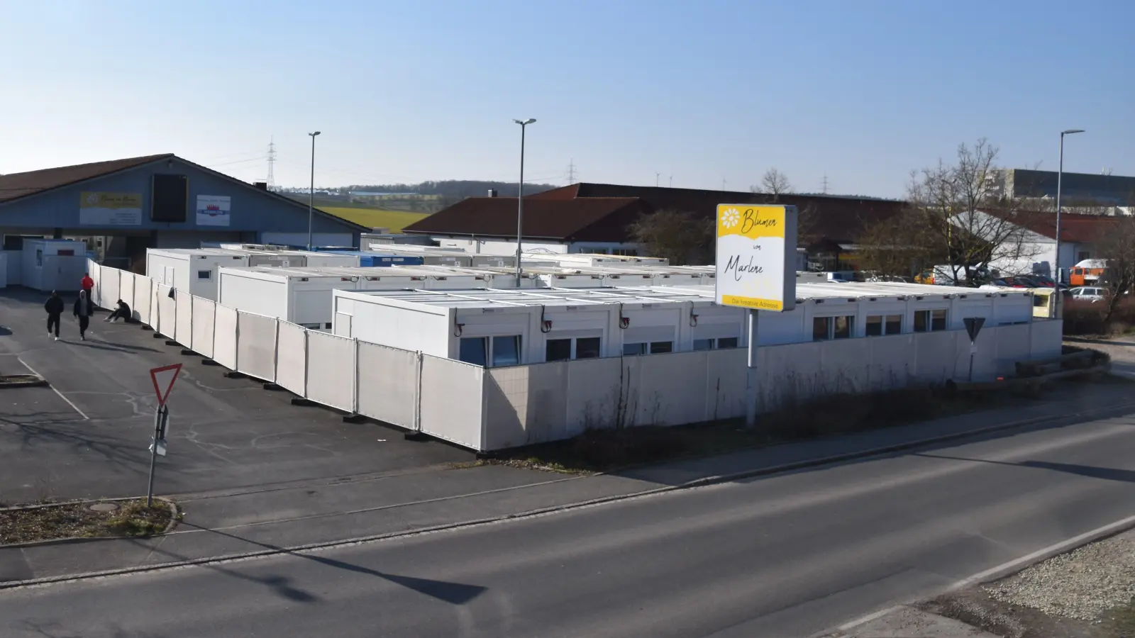 Ein Archivbild von der Scheinfelder Notunterkunft: 200 Menschen lassen sich dort kurzzeitig einigermaßen menschenwürdig unterbringen, auf 240 ist sie ausgelegt, derzeit leben allerdings über 280 dort. (Archivfoto: Andreas Reum)