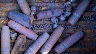 Mit einem Weltkriegsgeschoss im Gesäß hat ein junger Mann in Frankreich einen Einsatz des Kampfmittelräumdienstes in einer Klinik ausgelöst. (Symbolbild) (Foto: Klaus-Dietmar Gabbert/dpa-Zentralbild/dpa)