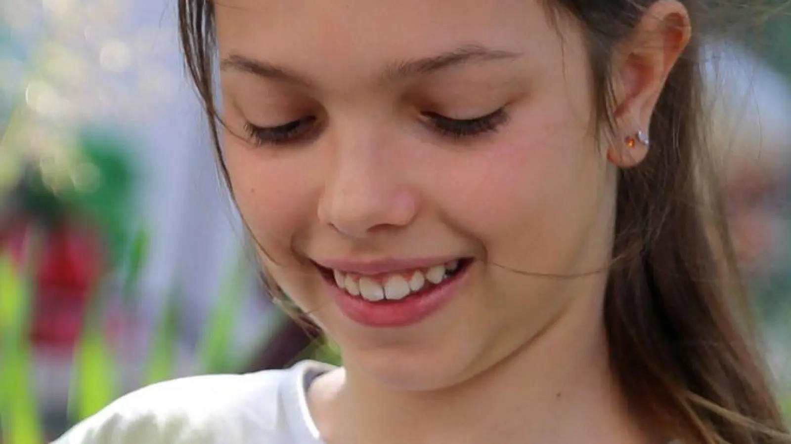 Medienexperten empfehlen den Smartphone-Einstieg frühestens mit elf bis zwölf Jahren. (Foto: Mascha Brichta/dpa-tmn)