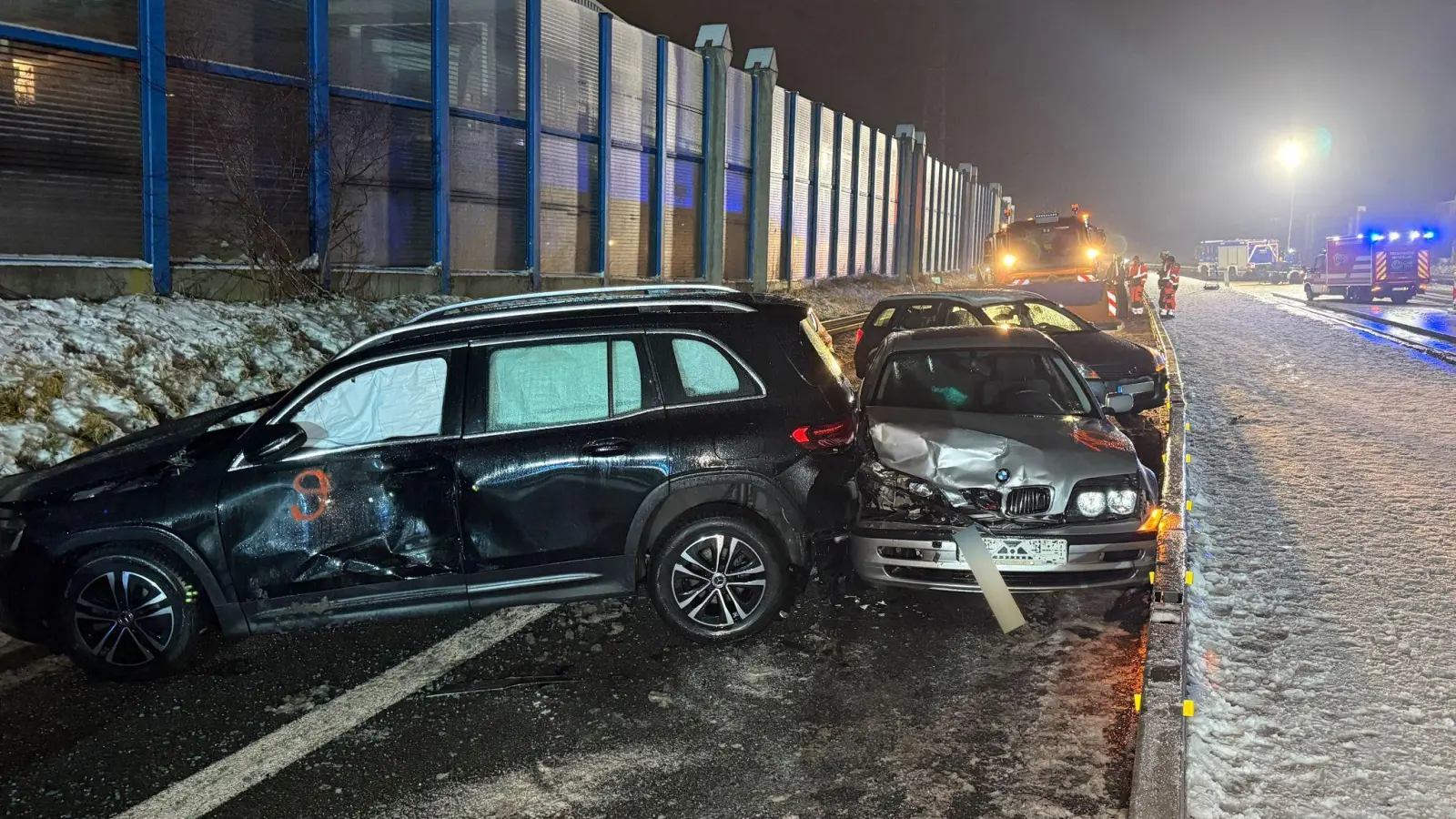 Mehrere Menschen sind bei einer Massenkarambolage sowie weiteren kleineren Unfällen verletzt worden. (Symbolbild) (Foto: News5/Ferdinand Merzbach/NEWS5/dpa)