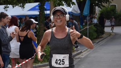 Mit Musik geht auch Laufen besser: 10-Kilometer-Siegerin Tanja Schienagel. (Foto: Jörg Behrendt)