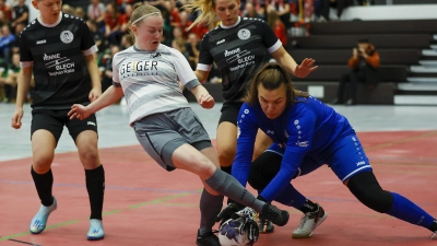 Packt zu: Die Weinberger Torhüterin Franziska Glaser im Finale gegen Augsburg. (Foto: BFV / HBM Media Heiko Becker )