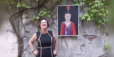 Ihre alte Wirkungsstätte, das Spielzeugmuseum in Nürnberg, hat Karin Falkenberg bereits „mit Liebe” losgelassen. Nun wird sie die neue Leiterin des Freilandmuseums Bad Windsheim. (Foto: Daniela Ramsauer)