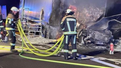 Nach dem Unfall auf der A9 laufen die Ermittlungen zur Ursache und zur Identität des verunglückten Autofahrers. (Foto: Goppelt/Vifogra GmbH/dpa)