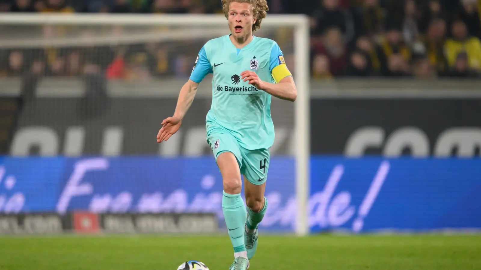 Verletzt ausgewechselt: 1860-Kapitän Jesper Verlaat. (Foto: Robert Michael/dpa)