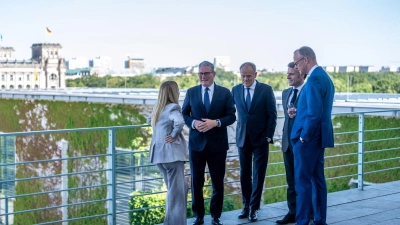 „Die Botschaft an Russland lautet: Die Ukraine bleibt stark“, sagte Bundeskanzler Friedrich Merz beim Gipfeltreffen von Deutschland, Frankreich, Großbritannien, Italien und Polen - der sogenannten E5 - in Berlin.  (Foto: Michael Kappeler/dpa pool/dpa)
