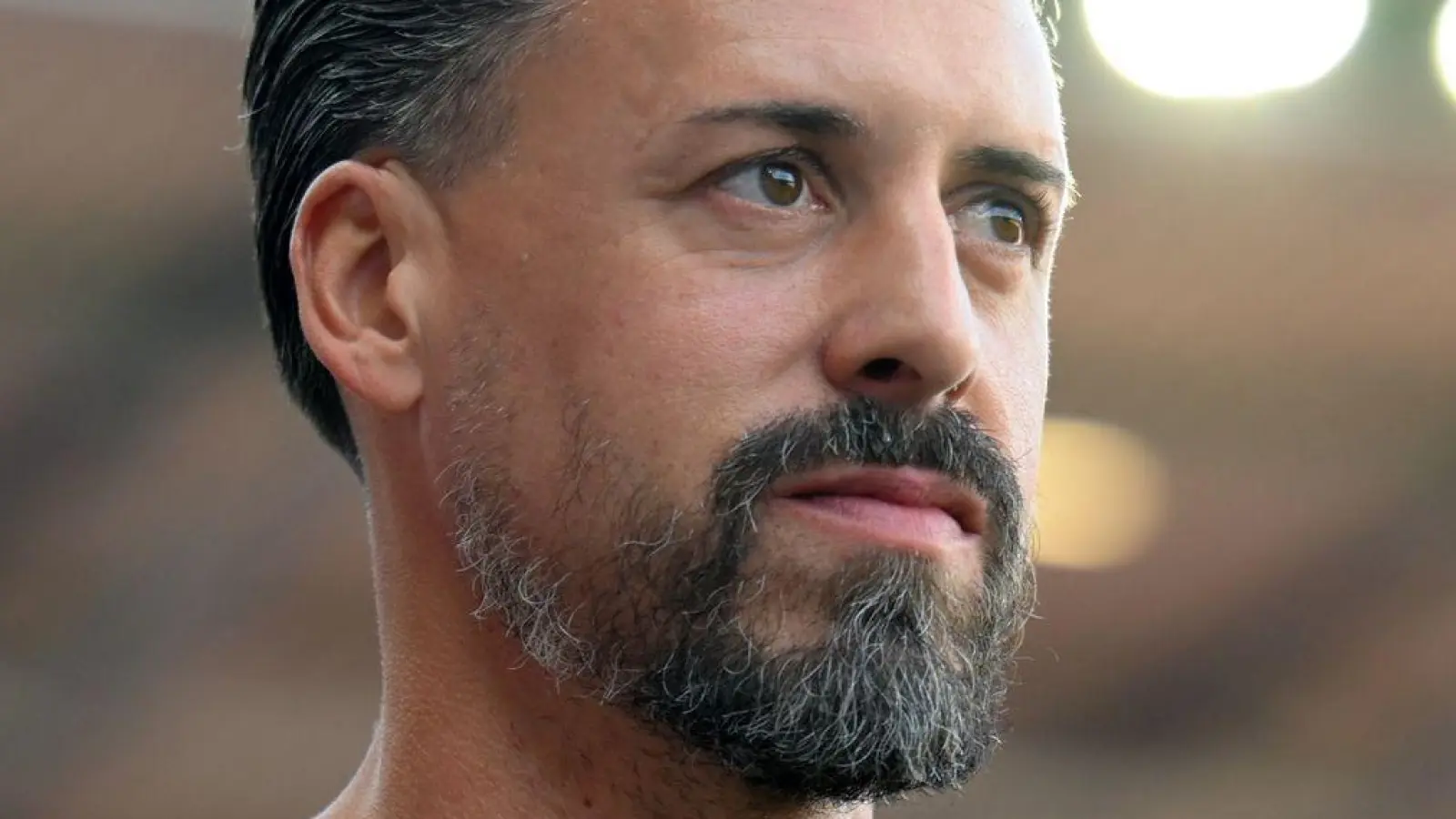 Ex-Nationalspieler Sandro Wagner gibt sein Trainerdebüt in der Bundesliga. (Archivbild) (Foto: Hendrik Schmidt/dpa)