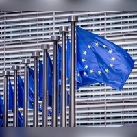Die EU-Kommission genehmigt die staatliche Hilfe. (Symbolbild) (Foto: Michael Kappeler/dpa)