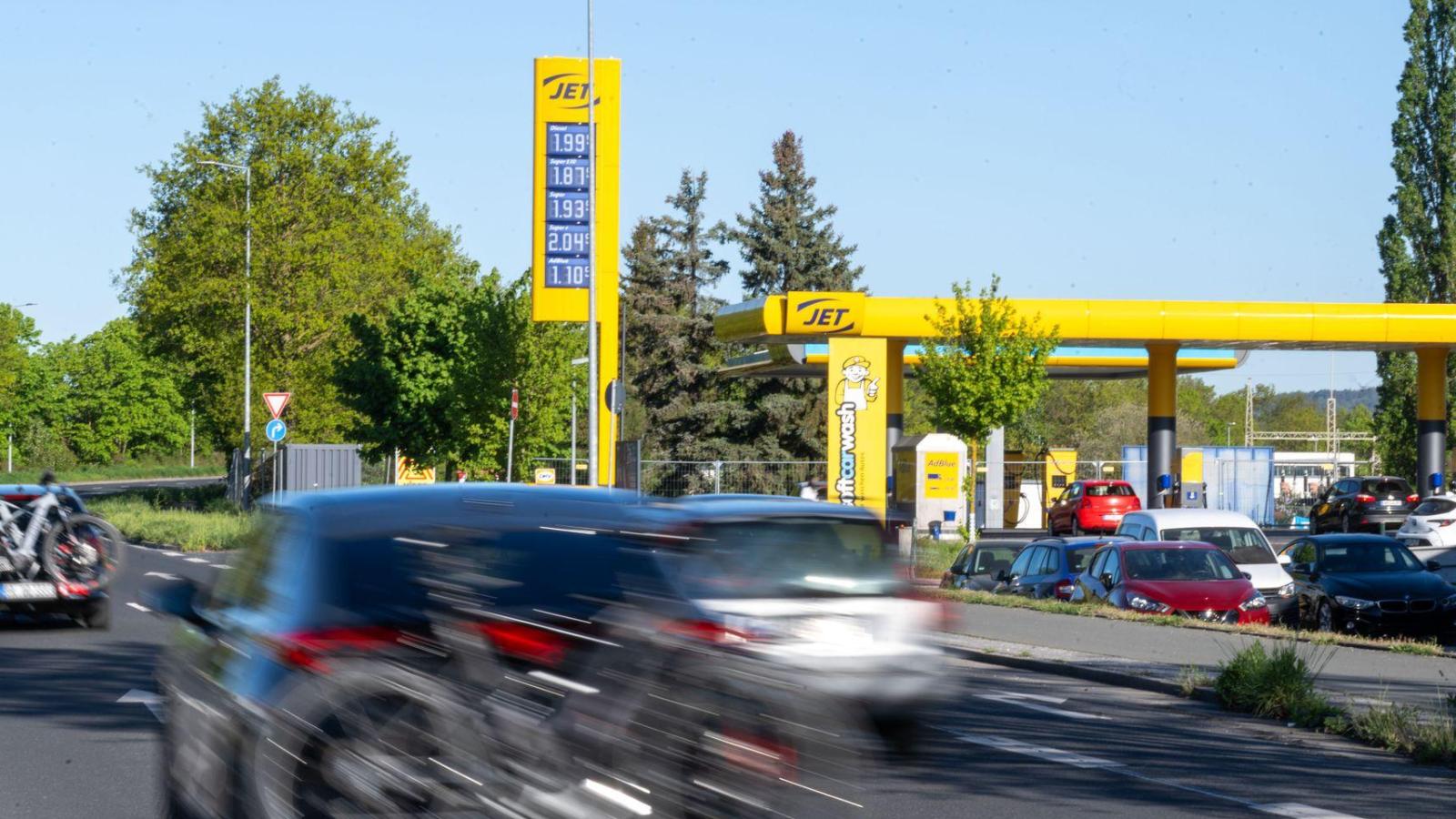 Spritpreise in der Region: Wie Trumps Friedens-Deal an den Tankstellen ...