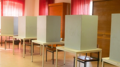 Auch bei der Stichwahl können die Bürgerinnen und Bürger entscheiden, ob sie ihr Kreuzchen in einem Wahllokal setzen möchten oder per Briefwahl abstimmen wollen. (Foto: Evi Lemberger)