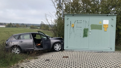 Eine 66-Jährige ist in Fröschau (Gemeinde Bechhofen) gegen einen Gasverteiler gefahren. (Foto: Johannes Flierl)