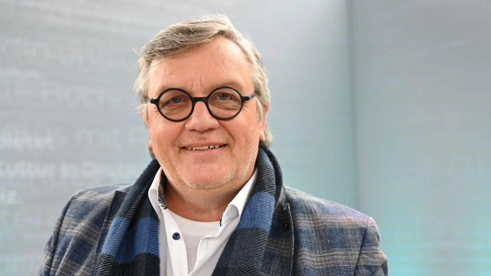 Hape Kerkeling bekommt den Ehrenpreis des Bayerischen Buchpreises verliehen. (Archivbild) (Foto: Elisa Schu/dpa)