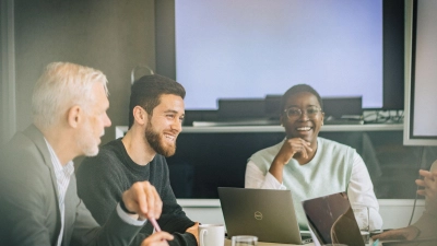Welches Arbeitszeitmodell passt zu meinen Bedürfnissen? Stimmen die Voraussetzungen, können flexible Modelle die Lebenszufriedenheit verbessern. (Foto: Zacharie Scheurer/dpa-tmn)