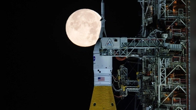 Mit der Mission „Artemis 2“ sollen vier Astronauten bald in Richtung Mond fliegen. (Archivbild) (Foto: Sam Lott/NASA via AP/dpa)