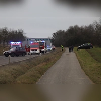 Ein 56-jähriger Pkw-Fahrer war bei Steinsfeld nach rechts von der Fahrbahn abgekommen.  (Foto: NEWS5/Markus Zahn)
