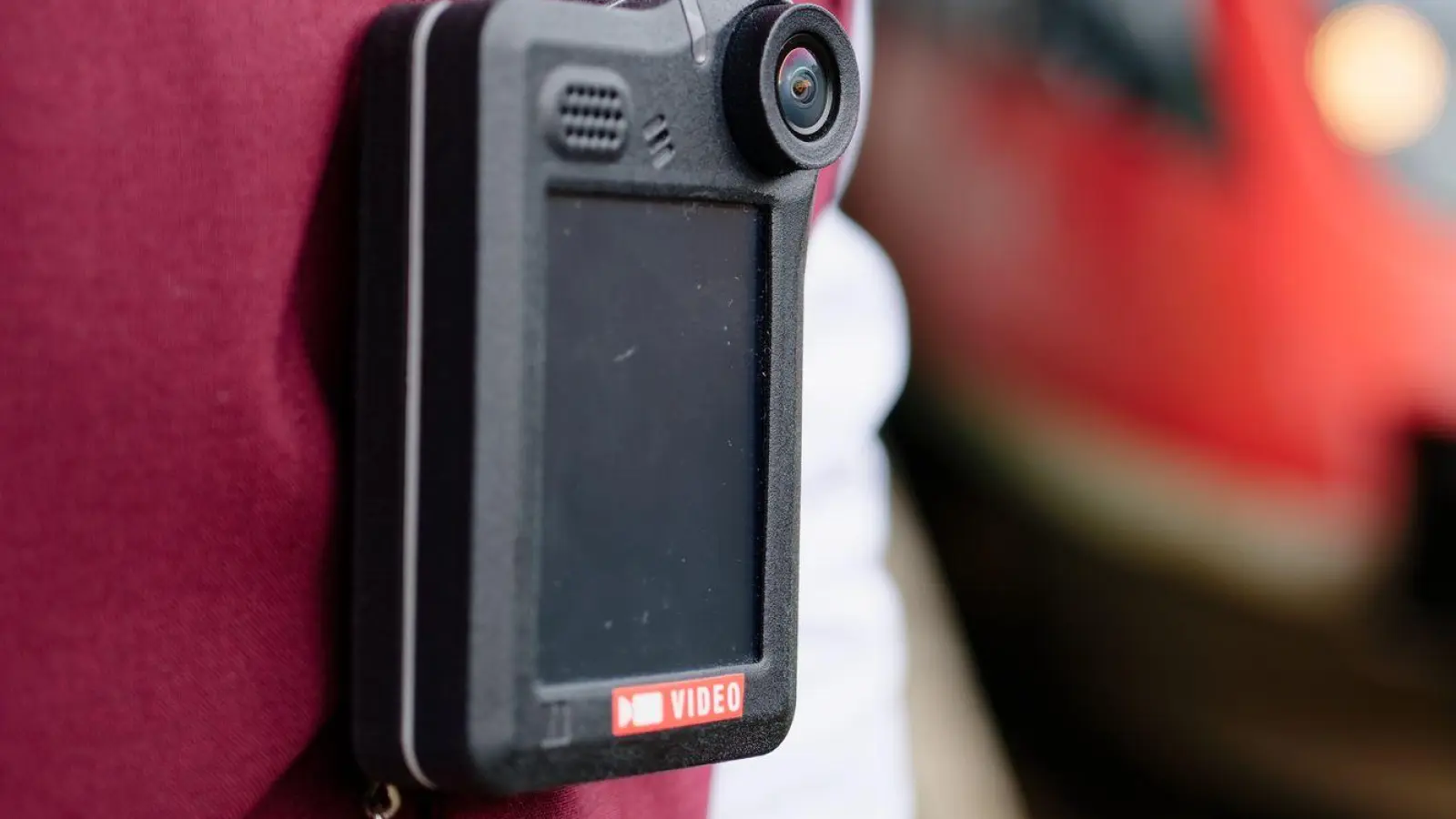 Bei der Verkehrsministerkonferenz in Lindau am Bodensee steht das Thema Sicherheit für Bahnbeschäftigte auf der Agenda. (Symbolbild) (Foto: Uwe Anspach/dpa)
