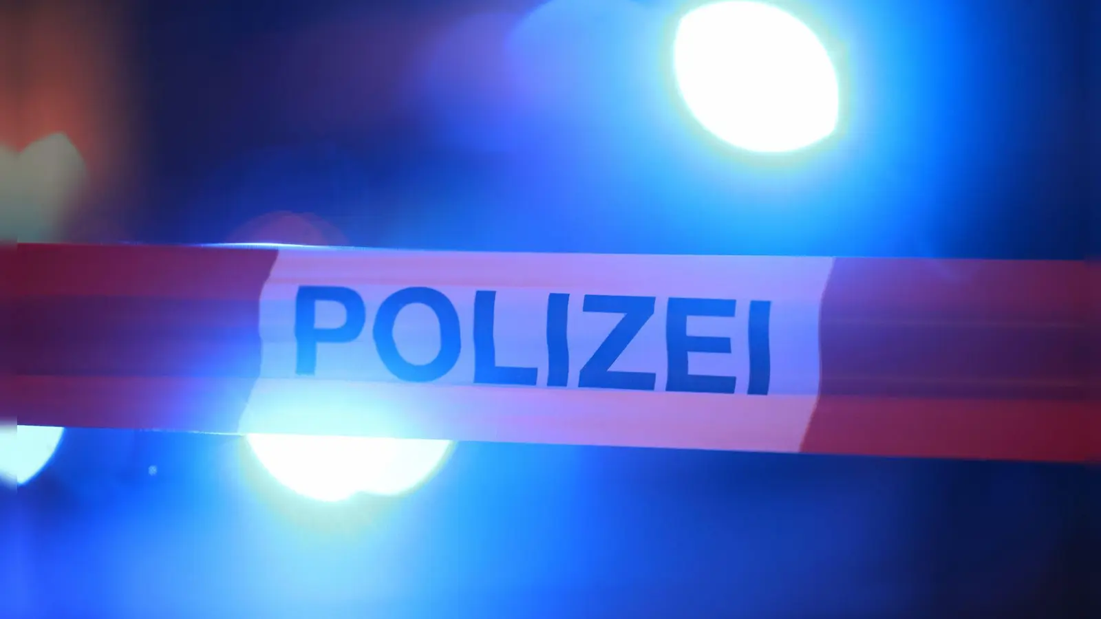 Nach einem Hammerangriff in einer Asylunterkunft in Adelzhausen ermittelt die Kriminalpolizei wegen versuchten Mordes. (Symbolbild) (Foto: David Young/dpa)