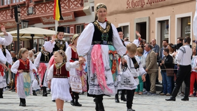 Ein Fest für alle Generationen soll der Heimattag der Siebenbürger Sachsen in Dinkelsbühl werden. Am kommenden Pfingstwochenende werden Tausende Besucherinnen und Besucher erwartet. (Foto: Martina Haas)