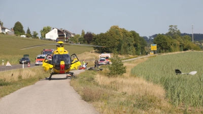 Am späten Samstagnachmittag prallten auf der Staatsstraße zwischen Volkersdorf und Alberndorf ein Auto und ein Motorrad zusammen. (Symbolbild: NEWS5/Markus Zahn)