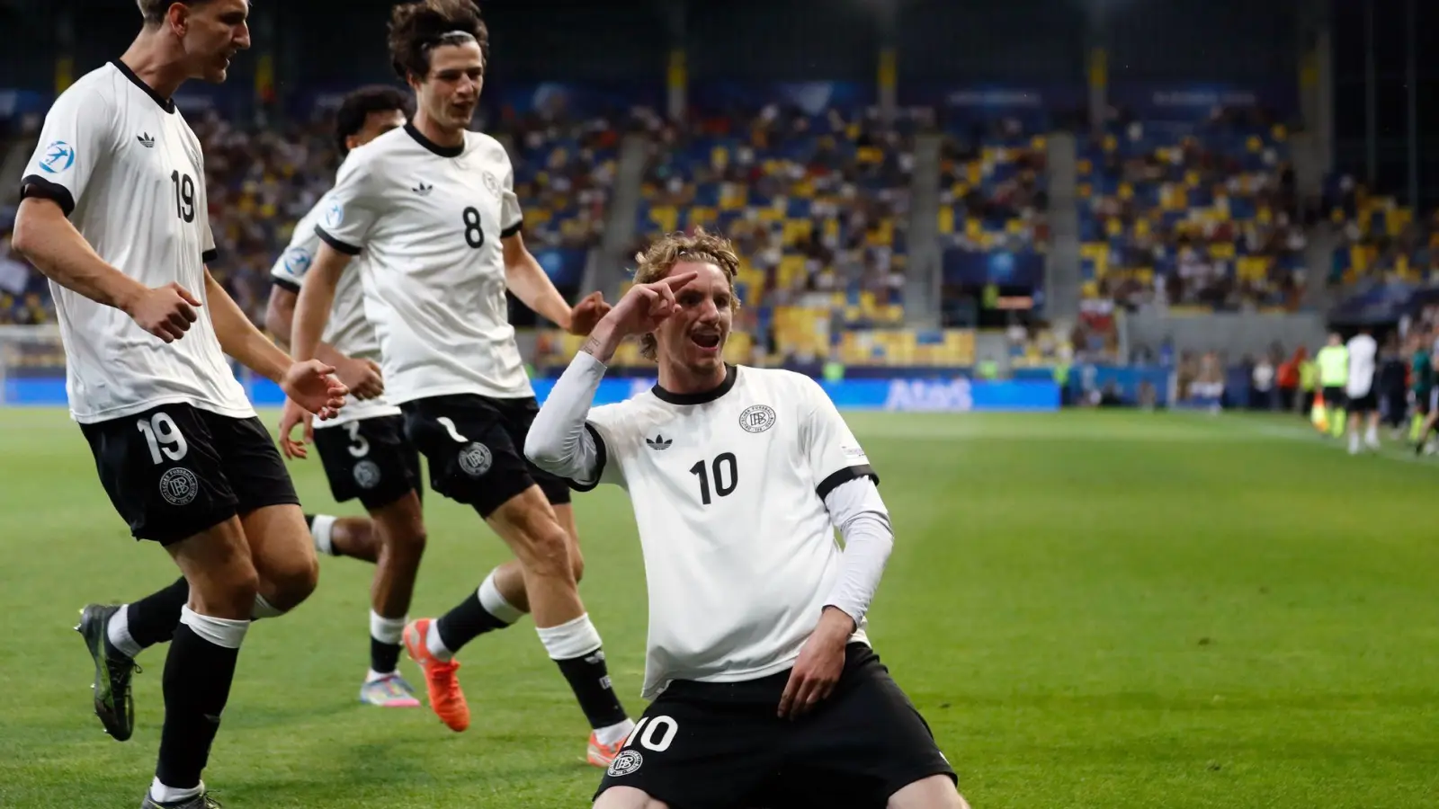 Feiert seinen fünften Turnier-Treffer: Nick Woltemade. (Foto: Branislav Racko/dpa)