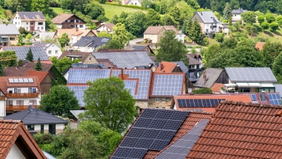 Der Solarausbau ist im Plan - noch. (Archivbild) (Foto: David Inderlied/dpa)