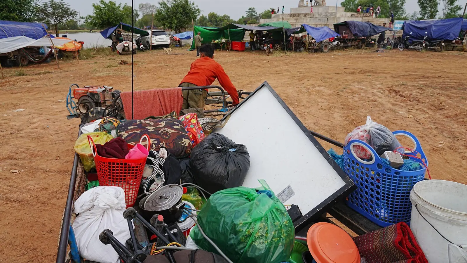 Die Kämpfe entlang der 800 Kilometer langen Grenze zwischen Thailand und Kambodscha treiben zahlreiche Einwohner in die Flucht. (Foto: Heng Sinith/AP/dpa)