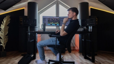 Julian Sommer genießt die Stille der Vulkaneifel. (Foto: Rolf Vennenbernd/dpa)