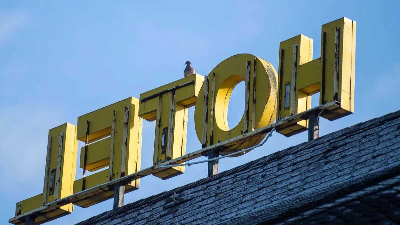 Die Zusammenarbeit mit Booking.com ist für viele Hotels alternativlos. (Symbolbild) (Foto: Lino Mirgeler/dpa)