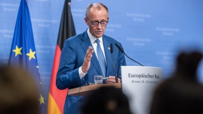 Findet den derzeit diskutierten Vorschlag für den neuen EU-Haushalt deutlich zu hoch: Bundeskanzler Friedrich Merz. (Foto: Michael Kappeler/dpa)