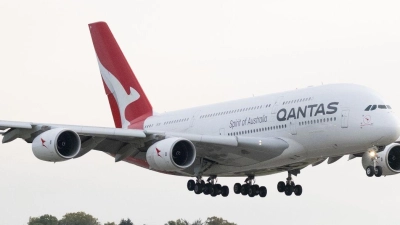 Die Fluggesellschaft Qantas verkaufte Tickets für gestrichene Flüge. (Foto: Sebastian Kahnert/dpa)