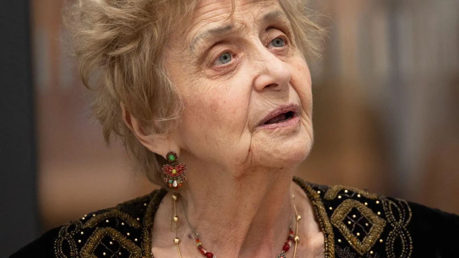 Tova Friedman, die als Kind das Vernichtungslager Auschwitz überlebte, ist auch heute - 81 Jahre nach der Befreiung des Lagers durch die Rote Armee - noch auf der Suche nach Gerechtigkeit. (Foto: Markus Lenhardt/dpa)