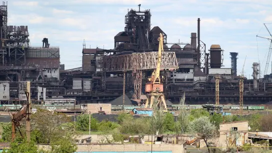 Zuletzt konzentrierten sich die russischen Angriffe in Mariupol auf das Stahlwerk Azovstal. (Foto: Alexei Alexandrov/AP/dpa)