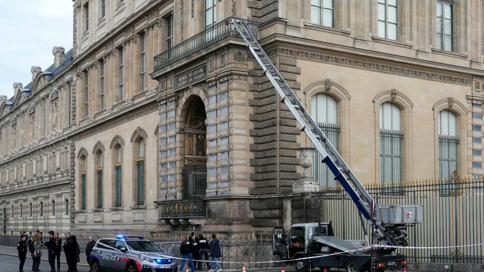 Der Ablauf des Einbruchs ist weitgehend rekonstruiert. Doch je näher die Ermittler dem Tathergang kommen, desto mehr Fragen bleiben offen. (Foto: Dimitar Dilkoff/AFP/dpa)