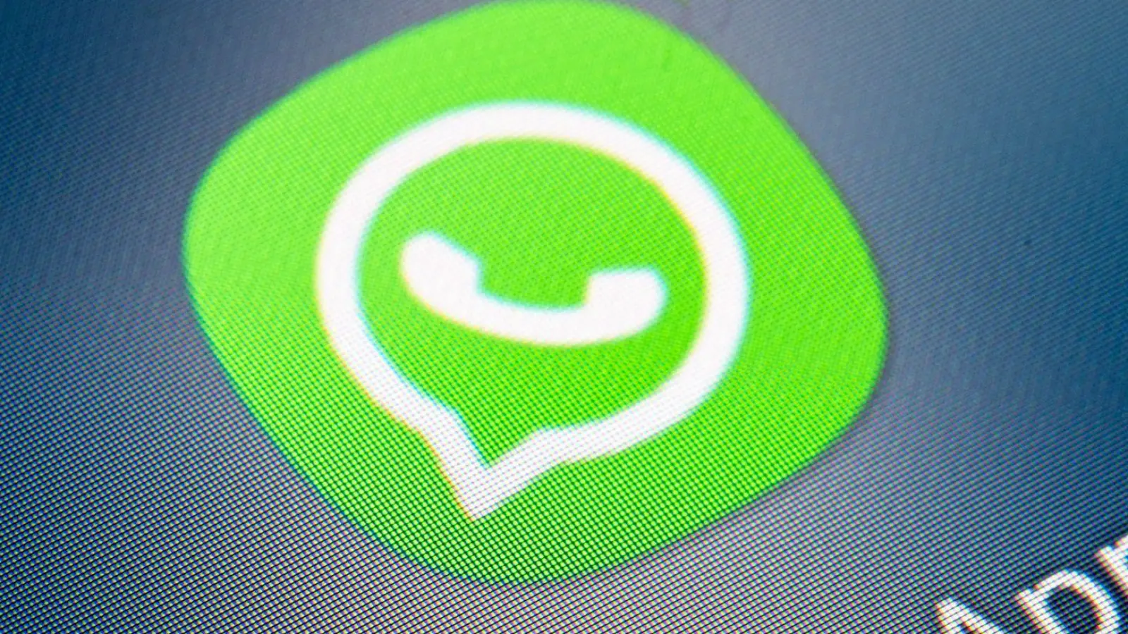 Der führende Messengerdienst hatte sich klar gegen die Einführung einer Chatkontrolle in der EU ausgesprochen - der Marktrivale Signal hatte sogar mit einem Rückzug aus Europa gedroht. (Symbolbild) (Foto: Fabian Sommer/dpa)