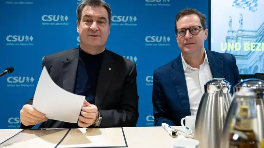 CSU-Vorsitzender und Ministerpräsident Markus Söder (l) und Martin Huber, CSU-Generalsekretär. (Foto: Sven Hoppe/dpa)