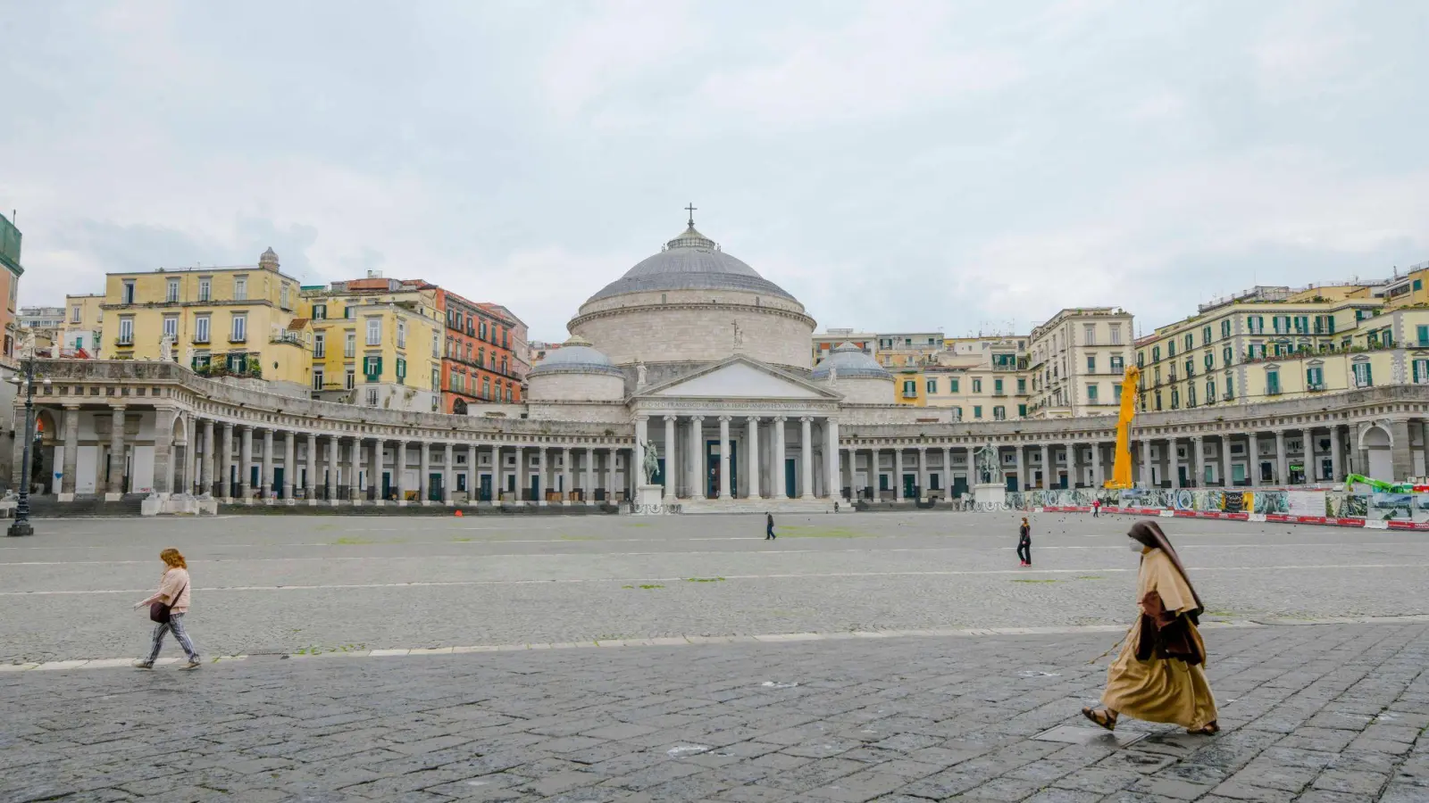 Eine Aufnahme von Neapel im Jahr 2020: Heute wurde das Gebiet rund um die süditalienische Stadt von einem Erdbeben erschüttert. (Foto: Alessandro Pone/LaPresse/AP/dpa)