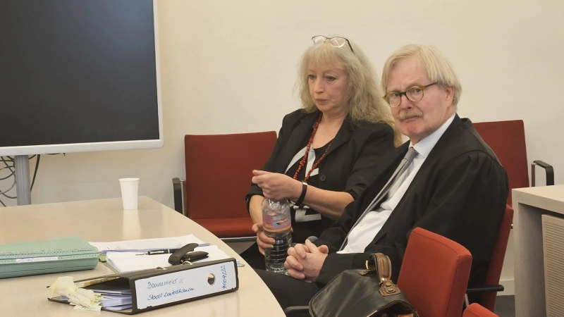 Erfolgreich am Bayerischen Verwaltungsgerichtshof in München: Sandra Bonnemeier und ihr Rechtsanwalt Dr. Jochim Thietz-Bartram. (Foto: Wolfgang Grebenhof)