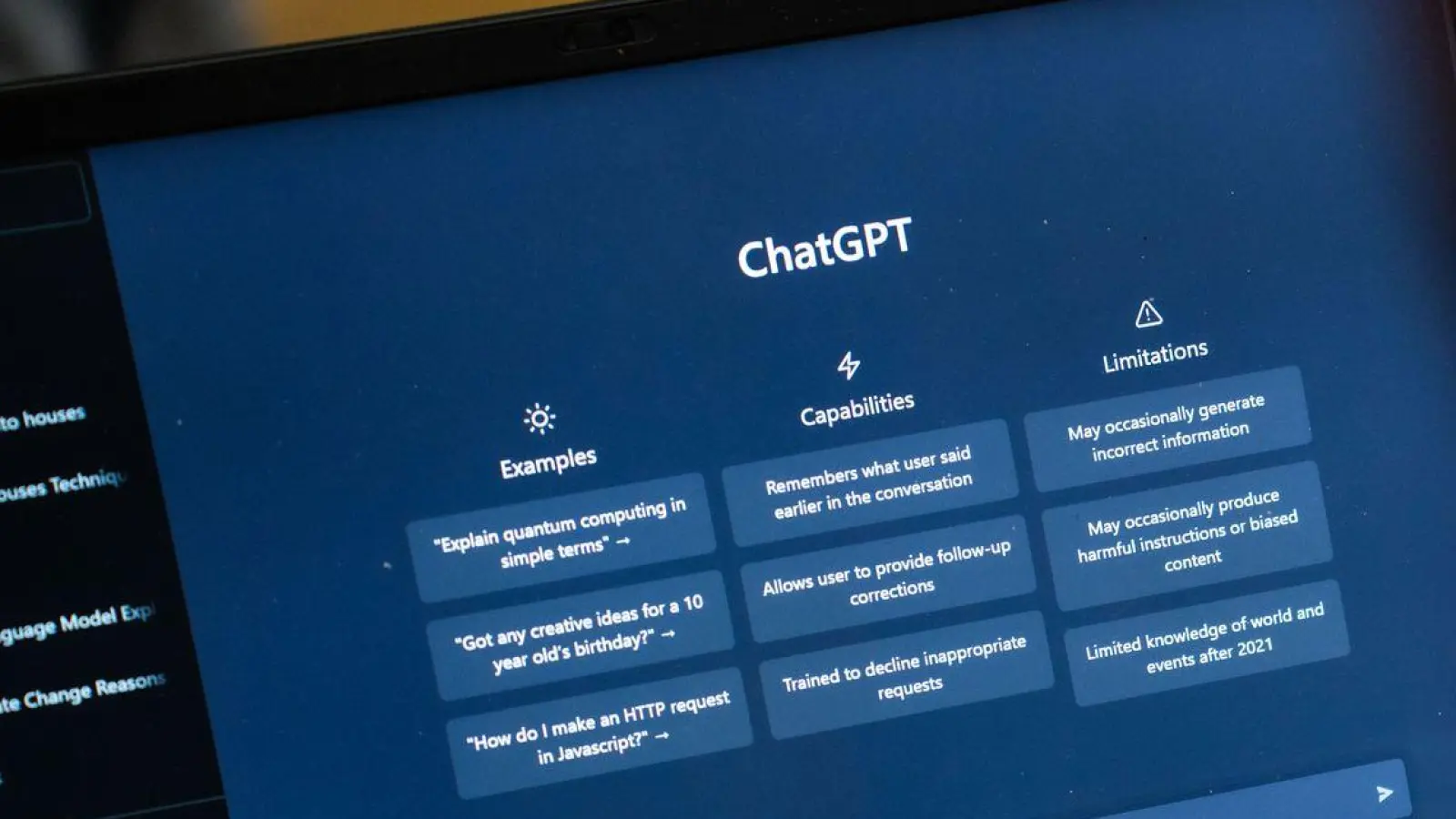 Gut die Hälfte aller KI-Nutzer in Deutschland fragt zumindest manchmal zuerst ChatGPT &amp; Co. als Kaufratgeber (Archivfoto). (Foto: Frank Rumpenhorst/dpa)