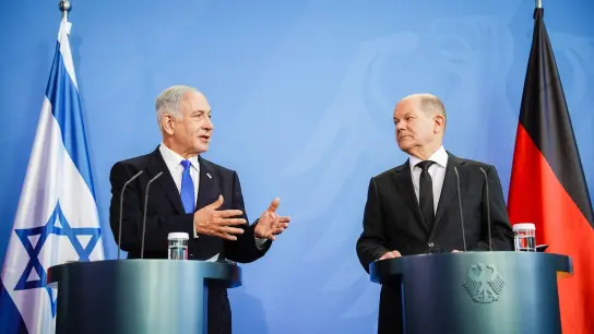 Bundeskanzler Olaf Scholz (r) empfängt Israels Ministerpräsidenten Benjamin Netanjahu in Berlin. (Foto: Kay Nietfeld/dpa)