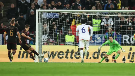 Der sitzt: Deutschlands Niclas Füllkrug trifft im Länderspiel gegen Belgien in Köln per Elfmeter zum 1:2-Anschlusstreffer. (Foto: Christian Charisius/dpa)